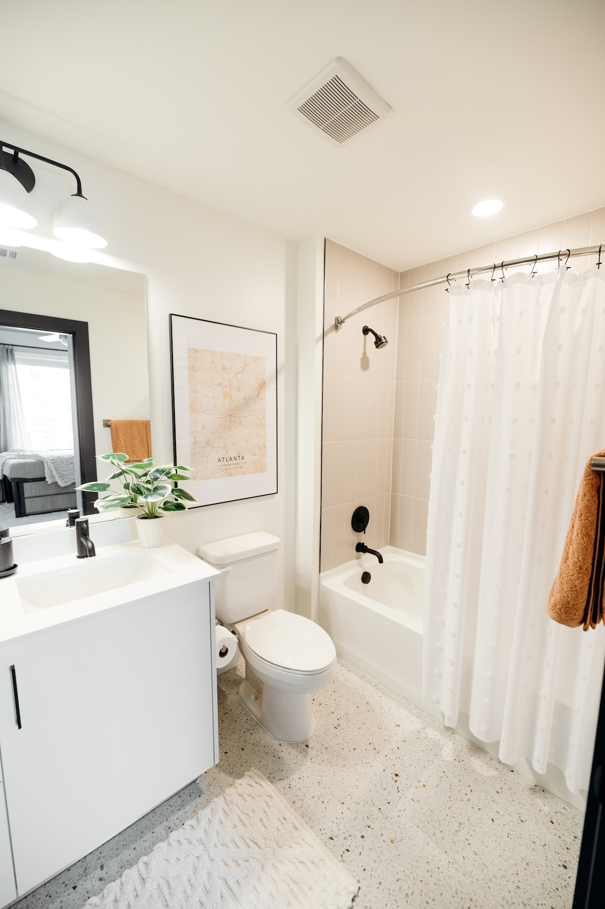Image of a bathroom at Whistler, a gsu off campus housing option 